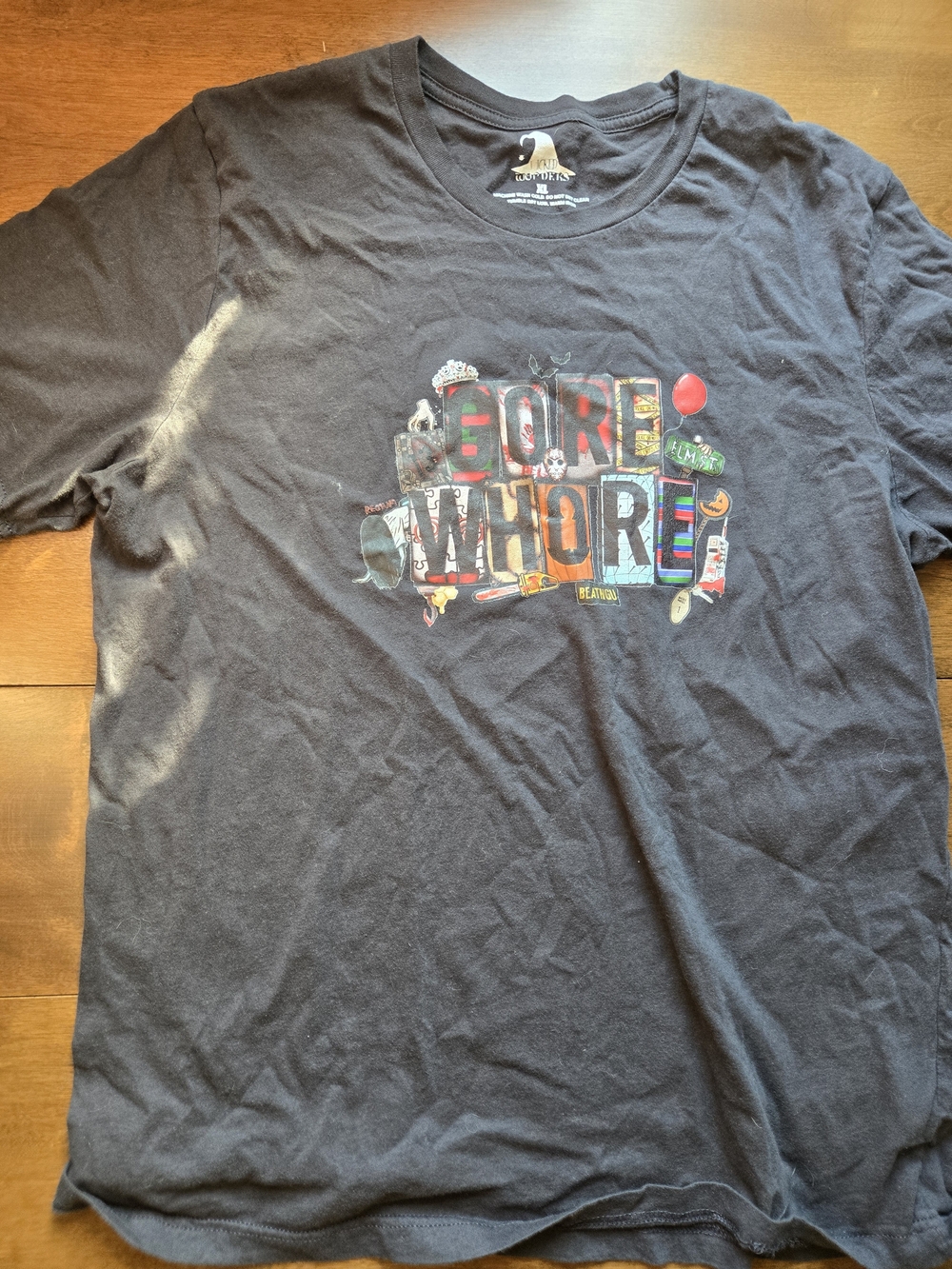 Fans Tee
Description:
Fun horror-themed graphic T-shirt featuring iconic horror